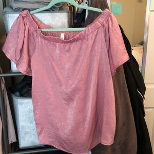 Off the shoulder short sleeve top!